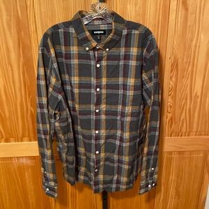EXPRESS men’s checkered button down shirt with left breast pocket